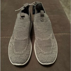 Tommy Bahama grey memory foam slip ons 8.5